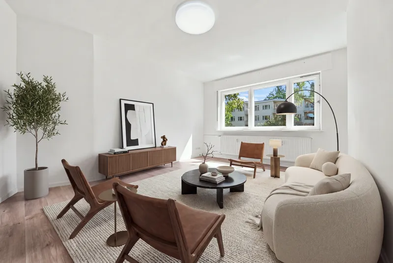 Hochwertig modernisierte 2-Zimmer-Wohnung mit Balkon, Aufzug und Einbauküche — photo 1